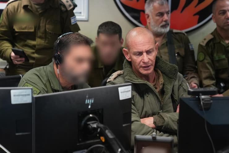 חזית אחידה בצמרת צה"ל. האלוף רפי מילוא (צילום: דובר צה"ל ) מפקד פיקוד הצפון, אלוף רפי מילוא ברגעי התקיפה בחמ"ל בפיקוד הצפון