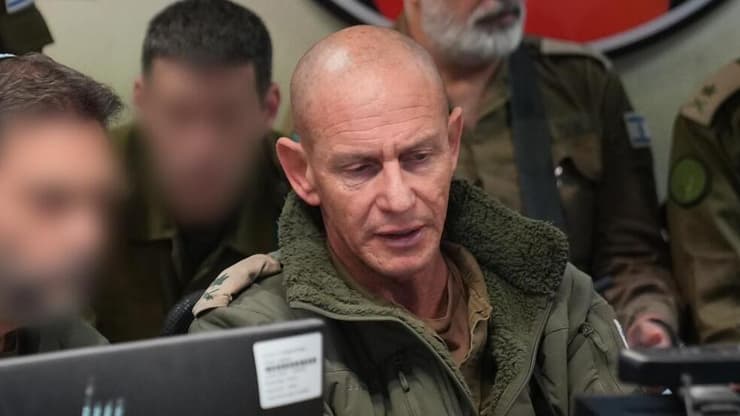אלוף רפי מילוא (צילום: דובר צה"ל ) מפקד פיקוד הצפון, אלוף רפי מילוא ברגעי התקיפה בחמ"ל בפיקוד הצפון