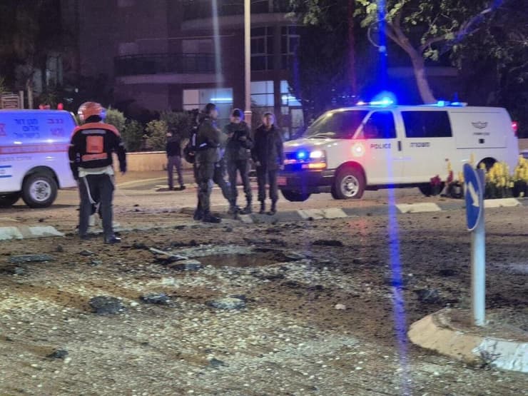 זירת נפילה בבאר שבע (צילום: אילנה קוריאל) זירת נפילה בבאר שבע