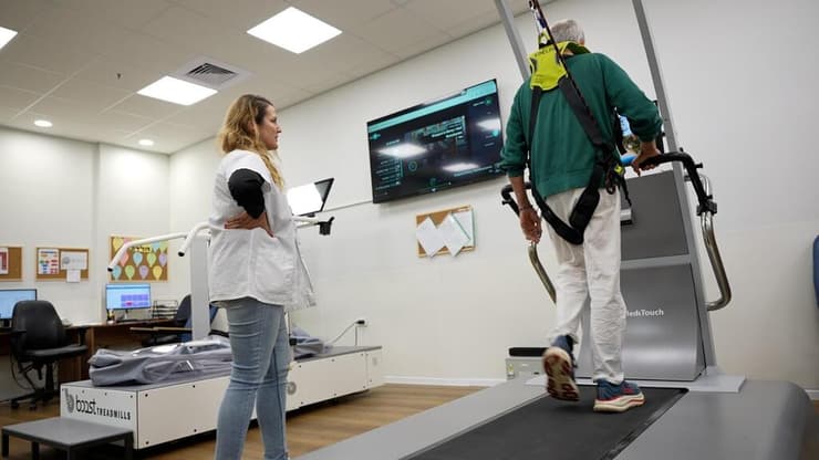 "דימינו סימולציה של כניסה לקיאק בעולם הטיפולים" (צילום: אורי דוידוביץ) מדיקל קר