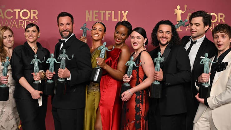 הקאסט של ה"פיט" בטקס גילדת שחקני המסך בלוס אנג'לס (צילום: Frederic J. Brown / AFP) The PItt