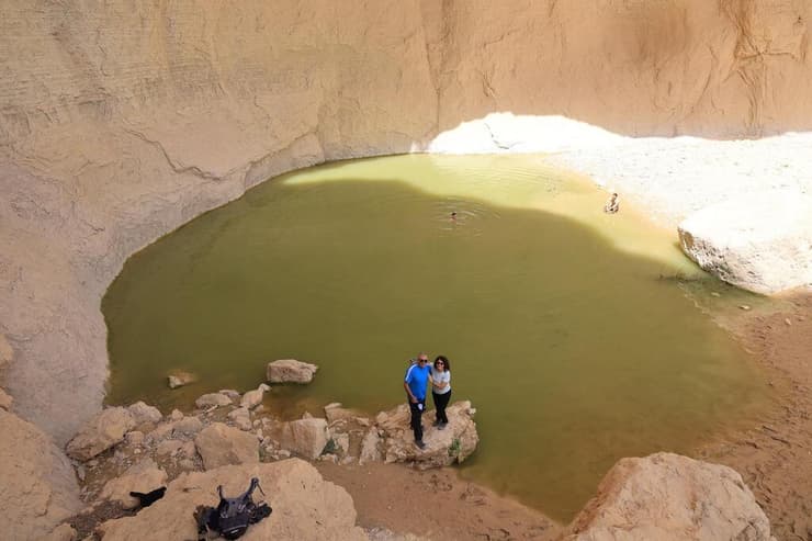 הגב מלא במים נקיים