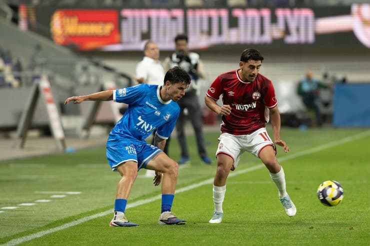 שחקן הפועל באר-שבע אמיר גנאח מול שחקן בני יהודה יובל פיבן