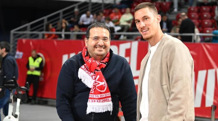 עופר ינאי ואנדריאן קראייב. קשר קבוצת הכדורגל הגיע לתמוך