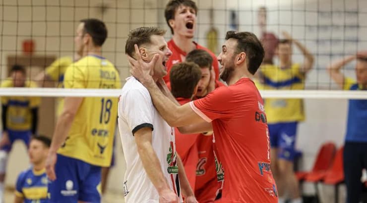 שחקני הפועל מטה אשר/עכו בטירוף