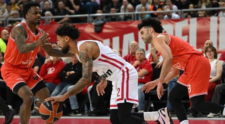 טיילר דורסי יוצא קדימה