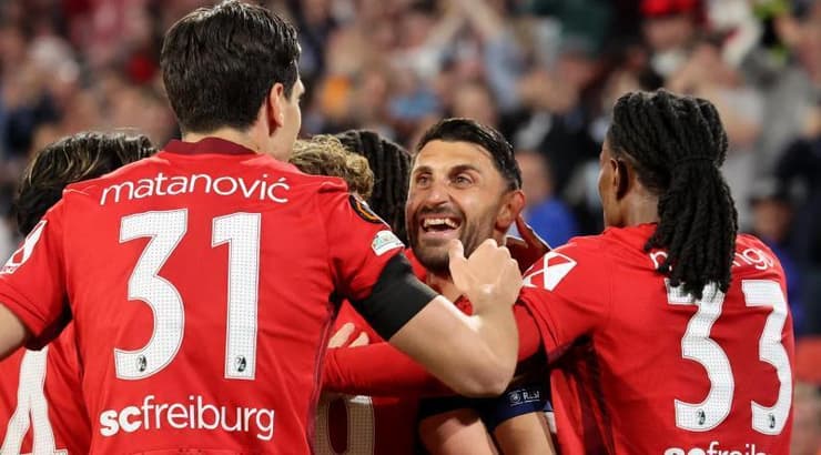 שחקני פרייבורג חוגגים