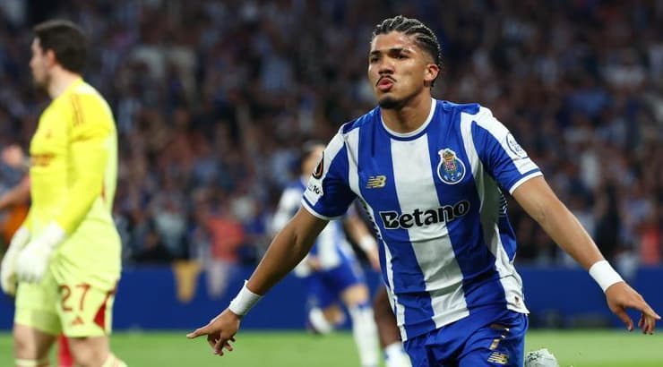 וויליאם גומס חוגג