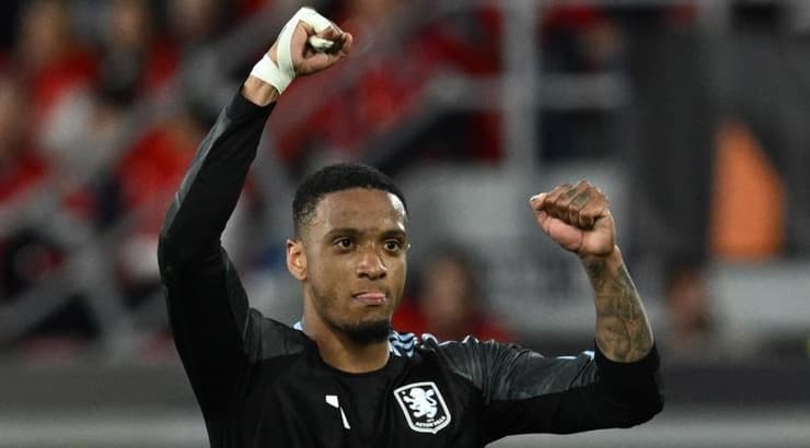 אזרי קונסה חוגג