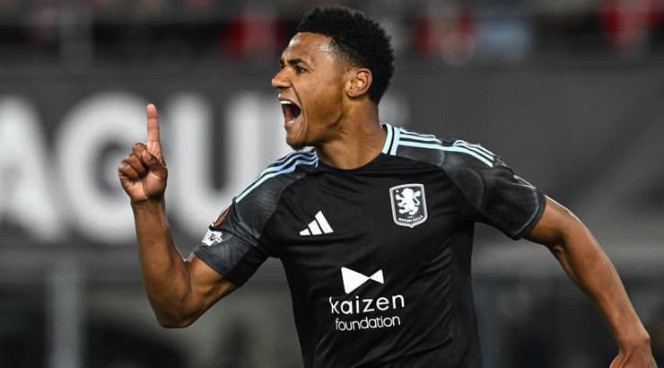 אולי ווטקינס חוגג