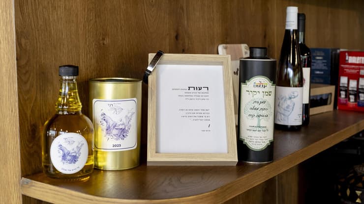 המדף לזכרם של רני ויקיר