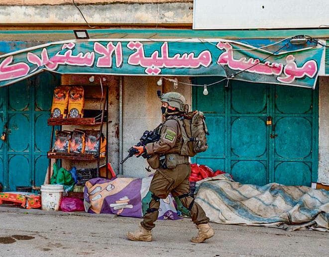 צה"ל בפעילות בלבנון. אולי מיטוט המדינה יגרום לניטרליים שבין הלבנונים לקום על החלק הבעייתי באוכלוסייה (דובר צהל) צה"ל בפעילות בלבנון. אולי מיטוט המדינה יגרום לניטרליים שבין הלבנונים לקום על החלק הבעייתי באוכלוסייה | צילום: דובר צה"ל