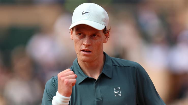 עלה לחצי הגמר. יאניק סינר (צילום: Julian Finney/Getty Images) הטניסאי האיטלקי יאניק סינר