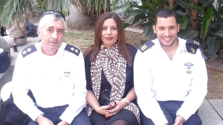 אירית, אשר ועמרי שחר. "אבא שלך נאבק כמו בולדוזר" (צילום: באדיבות המשפחה ) עמרי שחר, חייל מצטיין שנהרג בתאונת דרכים והוריו, אירית ואשר שחר