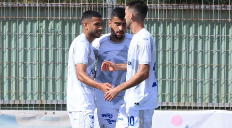 שחקני מכבי פתח תקווה מאושרים