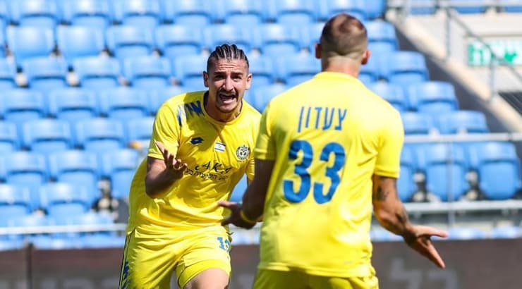 אוהד ברזילי מאושר