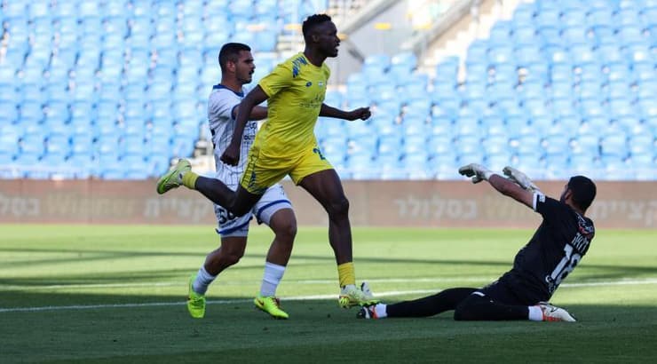 וילינטון אפונזה כובש