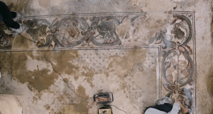 הפסיפס בנהריה (צילום: רשות העתיקות) פסיפס בכנסיה הביזנטית בנהריה