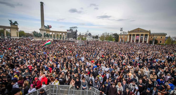 רבבות נגד אורבן בבודפשט