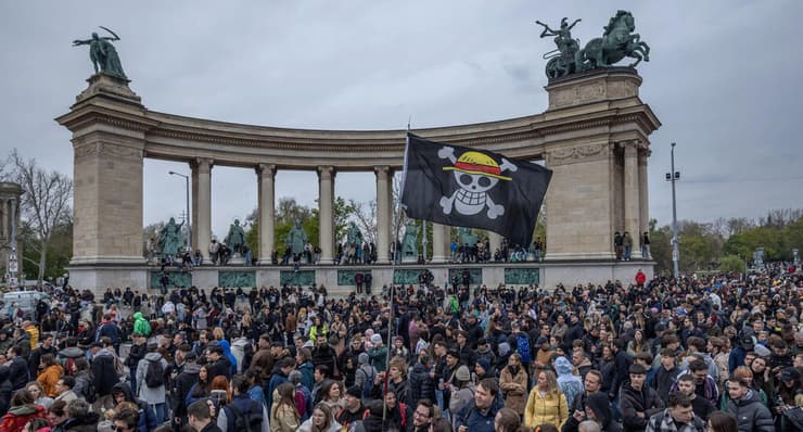 רבבות נגד אורבן בבודפשט