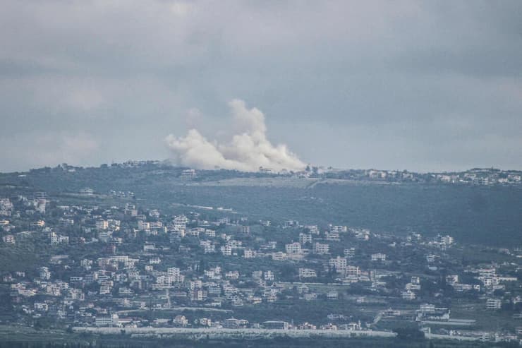תקיפות צה"ל בדרום לבנון. "הלחימה שנמשכת שם - מכשול משמעותי מאוד לכל פתרון" (צילום: Kawnat HAJU / AFP) תקיפות צה"ל בדרום לבנון