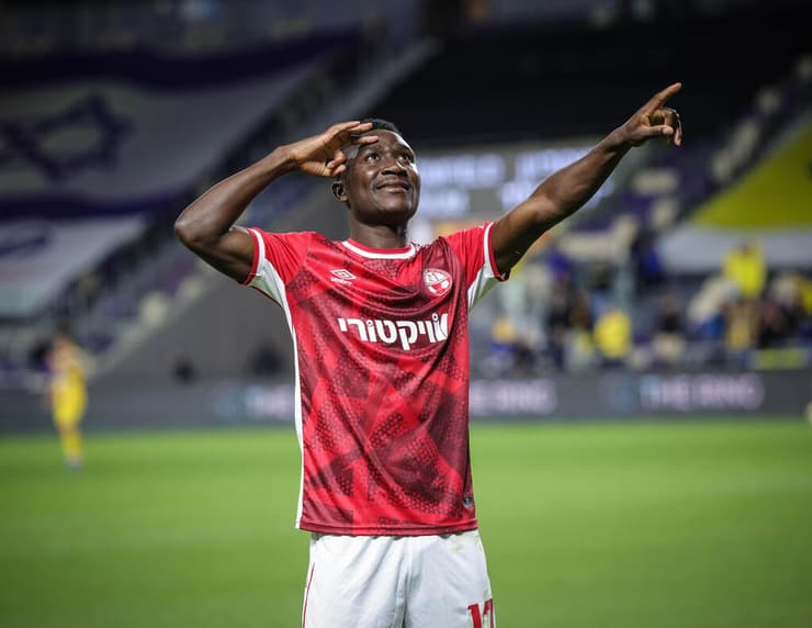 קאנגווה חוגג (צילום: עוז מועלם ) מכבי ת"א הפועל באר-שבע קינגס קאנגווה