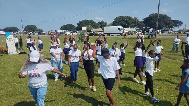 עושים טוב בדרום אפריקה ב״יום מעשים טובים״ העולמי (קרדיט: באדיבות עמותת ״רוח טובה״ מקבוצת אריסון) עושים טוב בדרום אפריקה ב״יום מעשים טובים״ העולמי