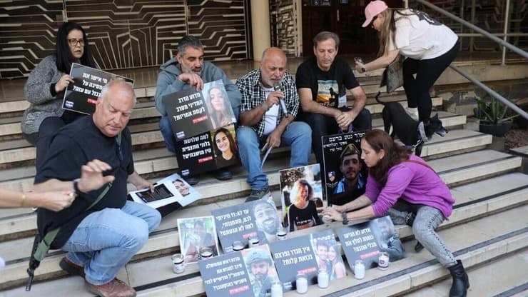 אייל אשל ויורם  יהודאי במסיבת עיתונאים של "מועצת אוקטובר"  השקת "יום השיכחון"