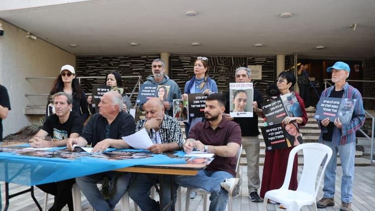 עומר ונקרט, אייל אשל, יורם יהודאי, רובי חן ורעות רכט אדרי במסיבת עיתונאים של "מועצת אוקטובר"  השקת "יום השיכחון"