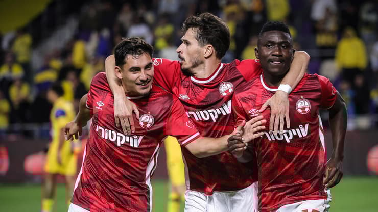 שחקני באר-שבע חוגגים, אתמול מכבי ת"א (צילום: עוז מועלם) מכבי ת"א הפועל באר-שבע קינגס קאנגווה, הלדר לופס אמיר גנאח