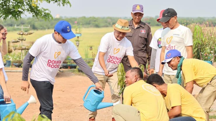 אלפי מתנדבים בקמבודיה לוקחים חלק ביוזמות סביבתיות (קרדיט: באדיבות עמותת ״רוח טובה״ מקבוצת אריסון) אלפי מתנדבים בקמבודיה לוקחים חלק ביוזמות סביבתיות