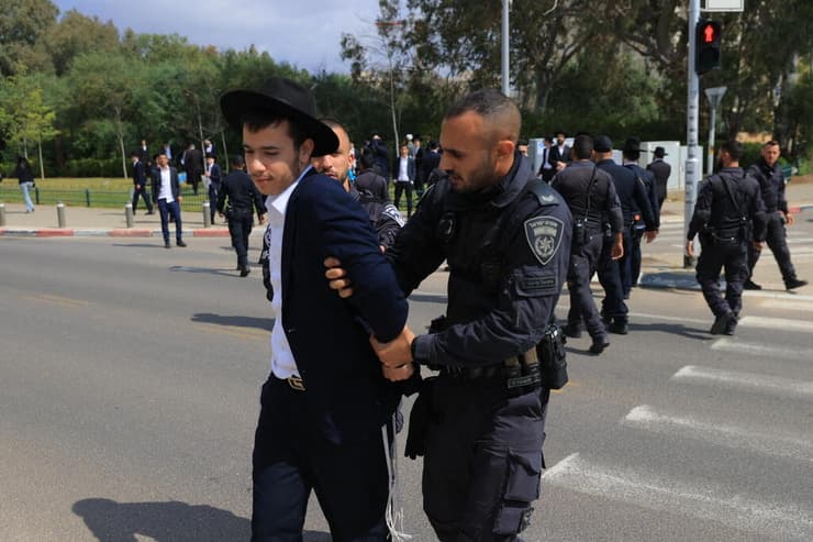 הפגנת חרדים בלשכת הגיוס תה"ש במהלך יום גיוס של תומכי לחימה במסלולים חרדיים