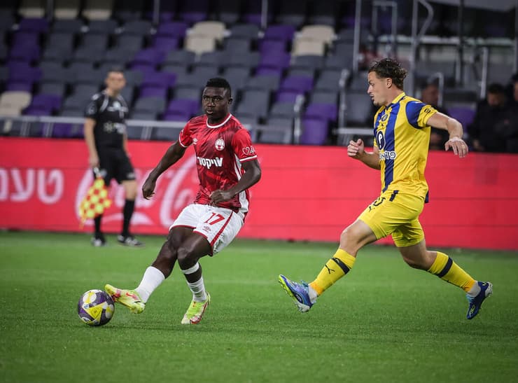 נוי מול קאנגווה (צילום: עוז מועלם ) מכבי ת"א איתמר נוי הפועל באר-שבע קינגס קאנגווה