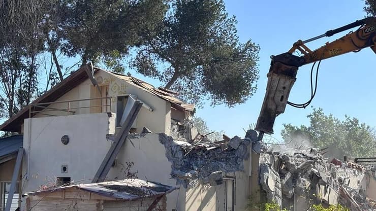 הריסת בית משפחת גת בשכונת הזיתים בקיבוץ בארי