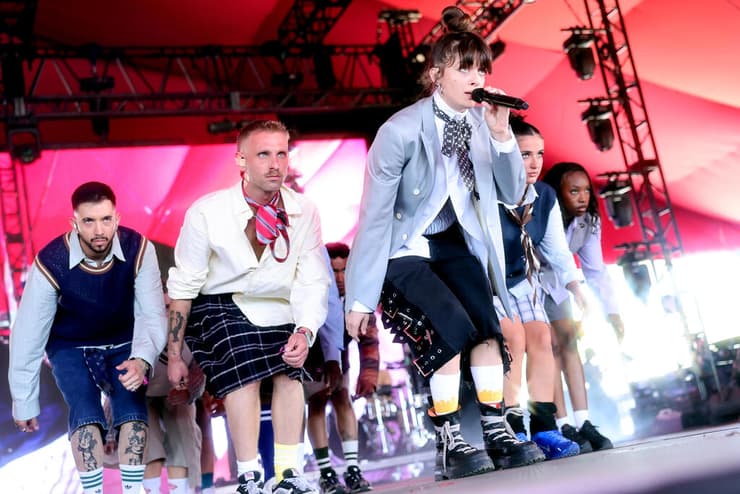 נגה ארז בהופעה בפסטיבל קואצ'לה