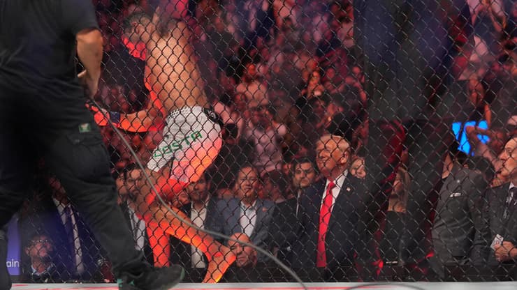 צילום: AP Photo/Rebecca Blackwell טראמפ ב UFC