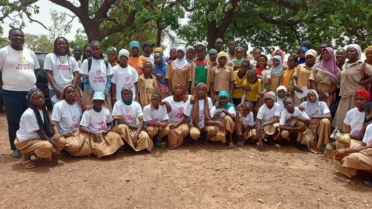 עושים טוב בבורקינה פאסו ב״יום מעשים טובים״ העולמי (קרדיט: באדיבות עמותת ״רוח טובה״ מקבוצת אריסון) עושים טוב בבורקינה פאסו ב״יום מעשים טובים״ העולמי