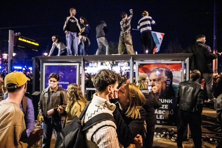 חגיגות בודפשט הונגריה ניצחון פטר מדיאר ב בחירות על פני אורבן