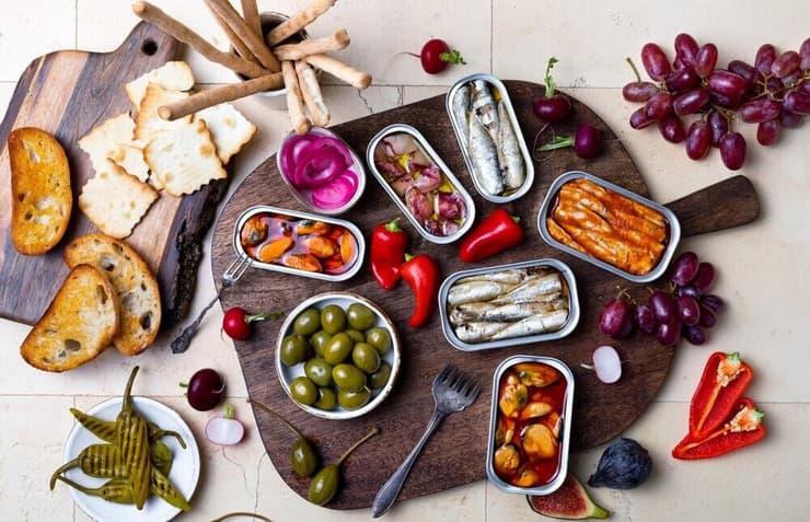 סופר-פוד? צלחת של דגים משומרים (צילום: zarzamora, shutterstock) דגים משומרים