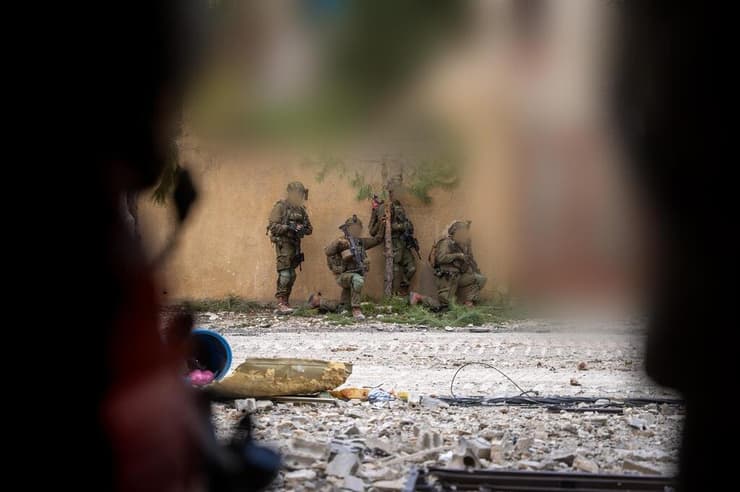 כוחות אוגדה 98 השלימו כיתור והחלו בהתקפה בעיירה בינת ג׳בייל בדרום לבנון