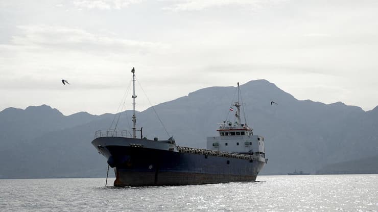 כלי שיט במצר הורמוז, מול חופי מחוז מוסנדם בעומאן