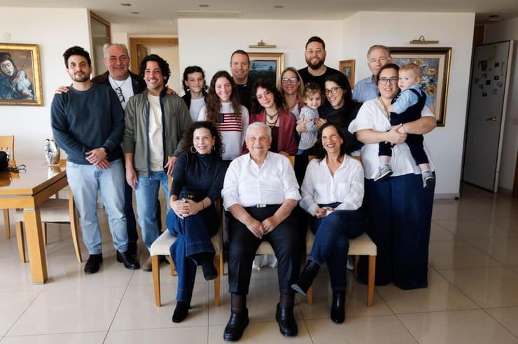 יוסקה הרשקוביץ ומשפחתו