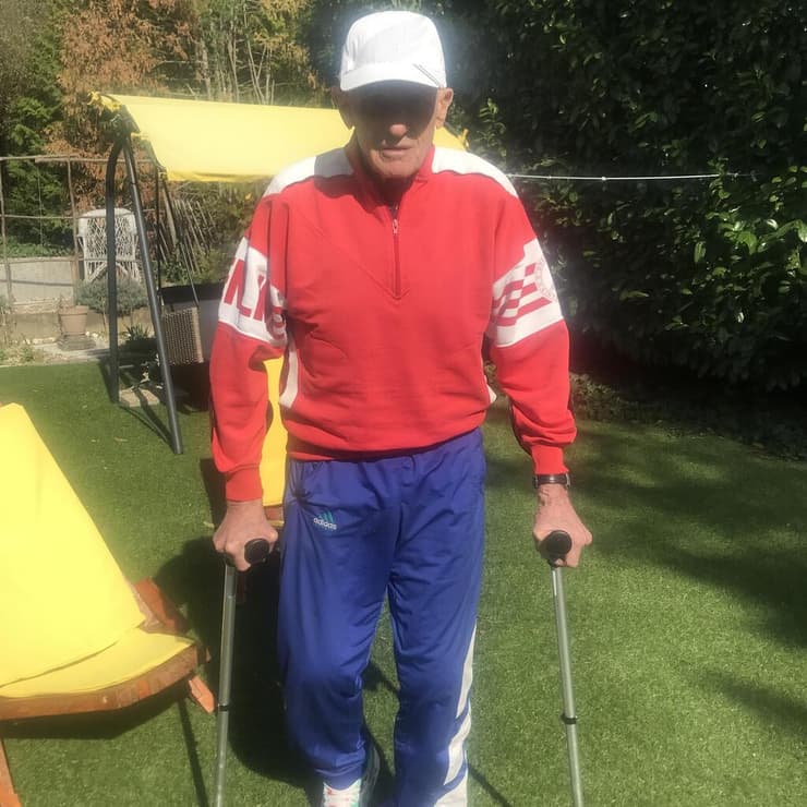 התווכח עם הרופאים. פאיור לאחר ניתוח החלפת ירכיים אישטוואן פאיור ניצול שואה לאחר ניתוח החלפת ירכיים