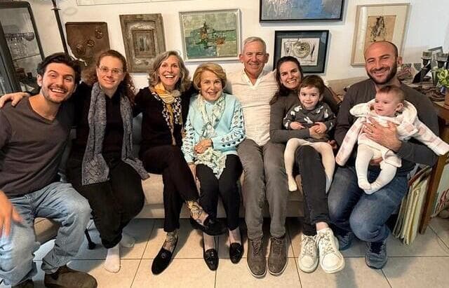 הלן חרש ומשפחתה בישראל (צילום: אלבום משפחתי) הלן חרש ומשפחתה בישראל