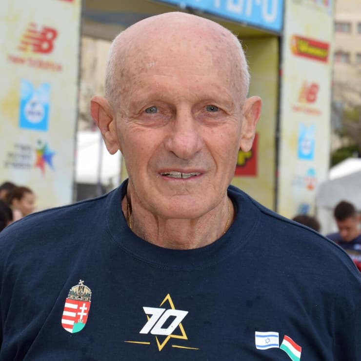 נשבע שירוץ במרתון יחד עם בני המשפחה. פאיור במרתון ירושלים אישטוואן פאיור ניצול שואה במרתון ירושלים