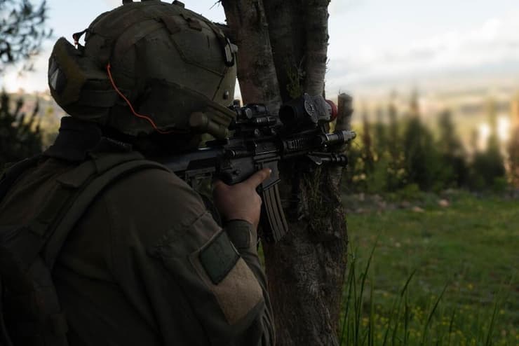 כוחות אוגדה 98 השלימו כיתור והחלו בהתקפה בעיירה בינת ג׳בייל בדרום לבנון