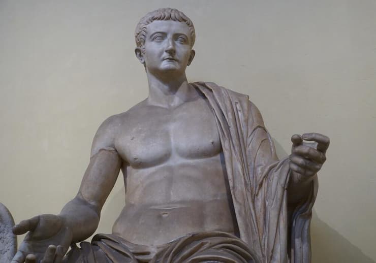 פסלו של הקיסר הרומי טיבריוס