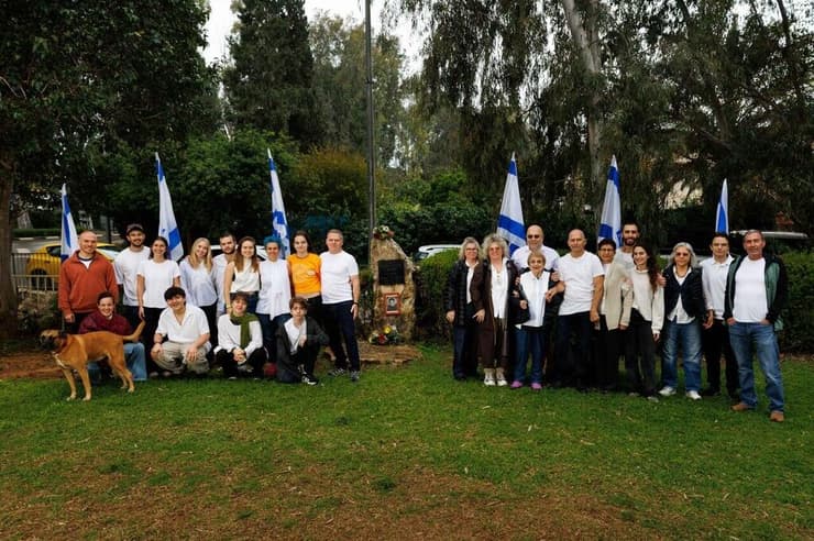 רינה צ'צ'קס אקסלברד ומשפחתה