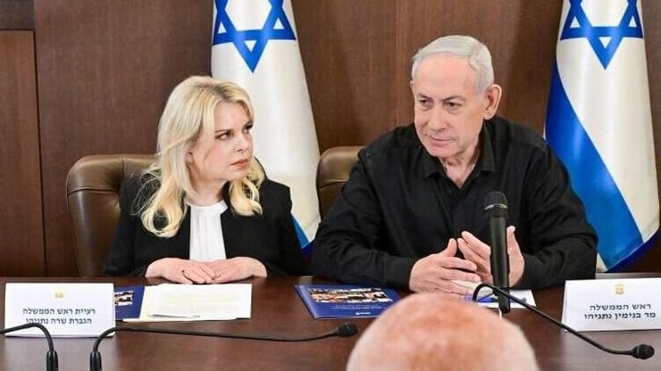 ראש הממשלה בנימין נתניהו ורעייתו שרה נתניהו נפגשו אתמול עם שורדי שואה שנבחרו להשיא משואה ביום הזיכרון לשואה ולגבורה, במשרד ראש הממשלה בירושלים