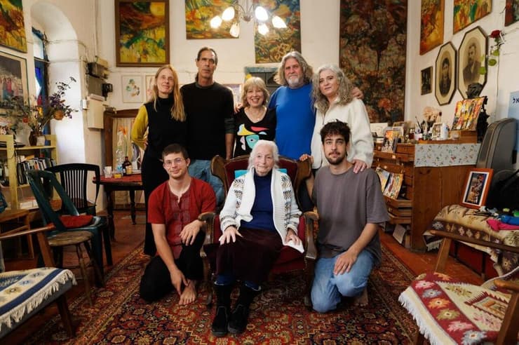 חנה יכין ומשפחתה